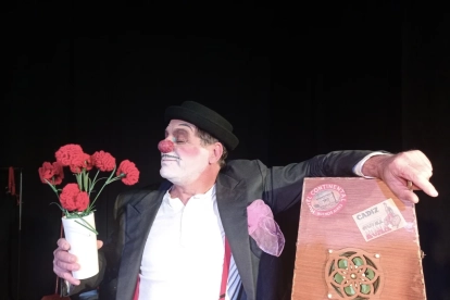 Imagen del espectáculo de Alauda Teatro 'Petite fleur'.