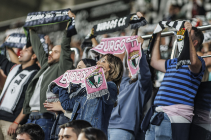 Imagen de aficionados durante el último partido del Burgos CF