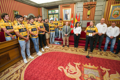 Homenaje de Burgos a los supercampeones de rugby