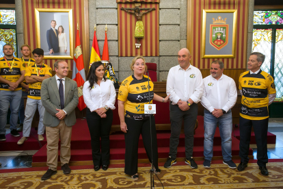Homenaje de Burgos a los supercampeones de rugby