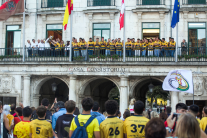 Homenaje de Burgos a los supercampeones de rugby