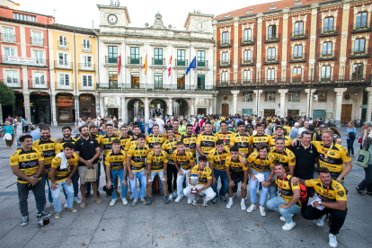 Homenaje de Burgos a los supercampeones de rugby