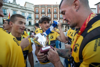 Homenaje de Burgos a los supercampeones de rugby