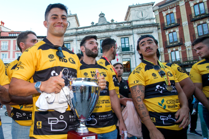 Homenaje de Burgos a los supercampeones de rugby