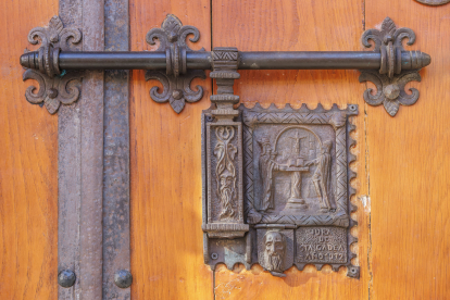 El cerrojo en la puerta de Santa Ägueda que tiene mucha historia.