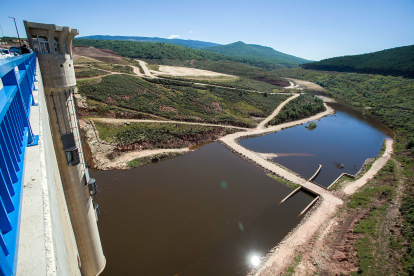 Imagen de archivo de la presa de Castrovido, el día de su inauguración oficial, en junio de 2021.