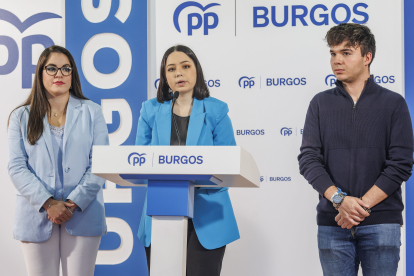 Paula Sanz, Carmen Santillana y Adrián Arauzo forman parte de la comisión organizadora del X Congreso Provincial Extraordinario de NNGG.