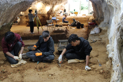 Excavación en la cueva de Prado Vargas, en Ojo Guareña.