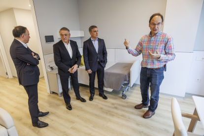 Los responsables de Fundación Caja de Burgos han inaugurado el nuevo bloque de su residencia de mayores.