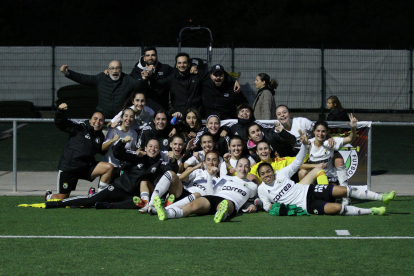 Celebración tras la victoria del BCF Femenino ante el Mulier FCN.