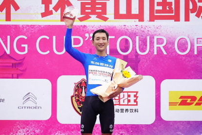Jambaljamts Sainbayar, tras ganar la etapa en el Tour de Huangshan.