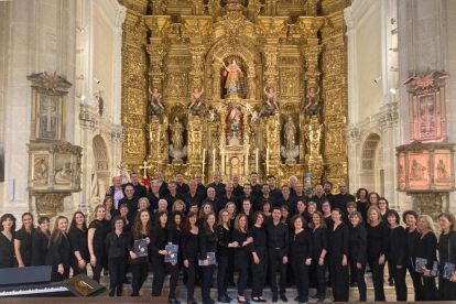 Imagen del coro de 60 voces que conforman el Orfeón Burgalés.