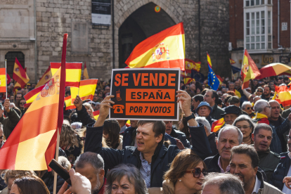 Concentración en Burgos contra la amnistía del PSOE de Pedro Sánchez a los independentistas catalanes.