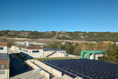 La planta solar de la estación depuradora de aguas residuales cuenta con 2.224 paneles.