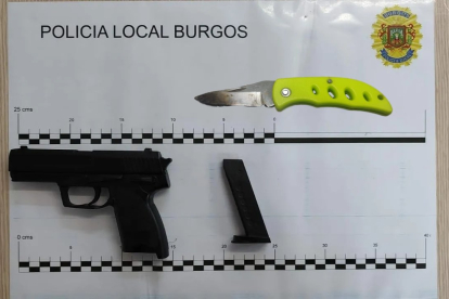 Navaja y arma simulada intervenidas a dos menores de edad en Burgos.