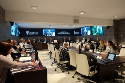 Asistentes a la última convocatoria ordinaria antes de finalizar 2023 del Consejo de Gobierno de la Universidad de Burgos.