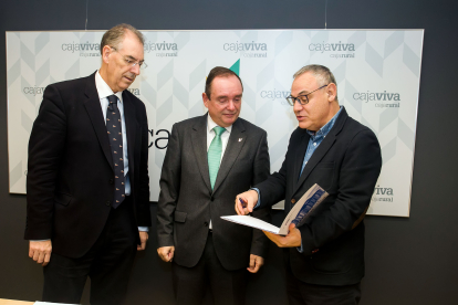 Miguel Ängel Benavente, Ramón Sobremonte e Íñigo Llarena presentaron el estudio de la situacion de las empresas en Burgos y la comparativa entre 2019 y 2022.