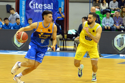 Imagen del partido entre el Longevida San Pablo Burgos y el Ourense.