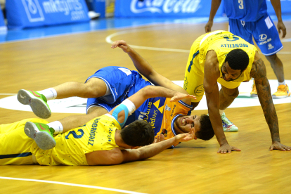 Imagen del partido entre el Longevida San Pablo Burgos y el Ourense.