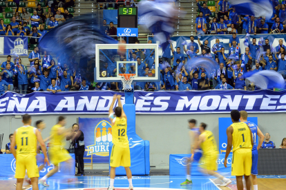 Imagen del partido entre el Longevida San Pablo Burgos y el Ourense.