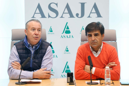 Donaciando Dujo y Esteban Martínez, de Asaja, hacen balance del ejercicio 2023.