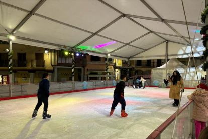 La pista de hielo es una de las actividades más esperadas por los niños y adolescentes