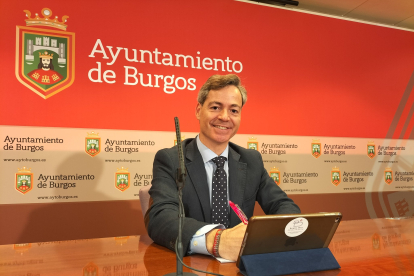 El presidente de Promueve Burgos, César Barriada, durante rueda de prensa.
