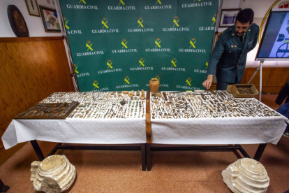 La Guardia Civil recuperó más de un millar de piezas de un yacimiento de Barahona, en Soria.