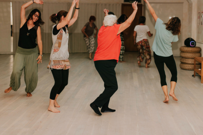 Instante de una clase de biodanza.