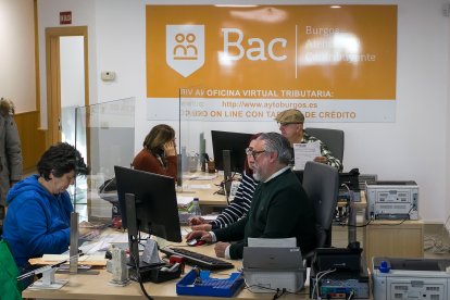 Instalaciones de atención al contribuyente, registro y padrón en la calle Sonsoles Ballvé de Burgos, tras su reapertura en febrero de 2024.