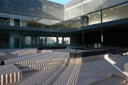 La biblioteca Miguel de Cervantes se configura como un «espacio de inclusión» para toda la ciudadanía.