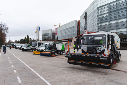 Presentación de los últimos vehículos de recogida de basura y limpieza viaria de Urbaser que han llegado a la ciudad.