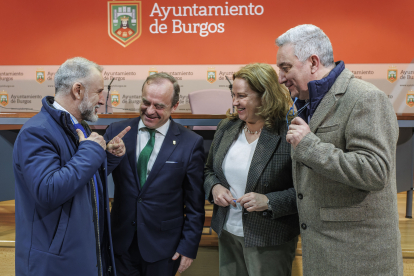 José Antonio López, Fernando Martínez-Acitores, Cristina Ayala y Carlos Niño, tras la rueda de prensa para anunciar la reorganización de funciones.