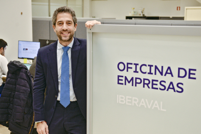 El presidente de Iberaval, César Pontvianne, en una de las oficinas de la sociedad de garantía.