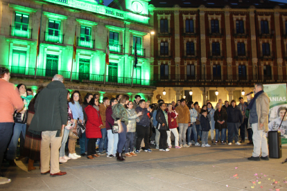 El Ayuntamiento se tiñó de verde para celebrar el 60 aniversario de Aspanias.