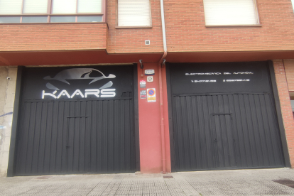 Entrada del taller KAARS ubicado en Medina de Pomar.