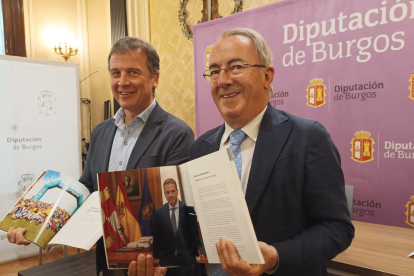 Borja Suárez y Ángel Carretón presentan la memoria del IDJ.