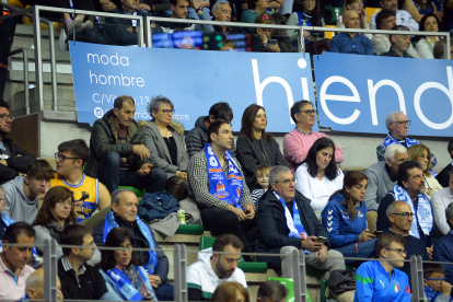 Imagen de aficionados durante el partido del San Pablo Burgos.