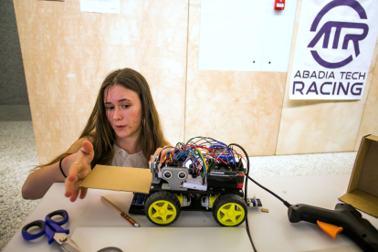 Los equipos y los robots se han sometido a 16 pruebas, nueve para la categoría de secundaria y siete para grado superior y universitario.