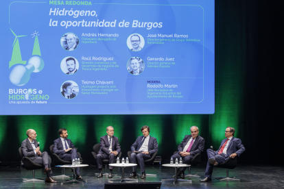 Una de las mesas redondas de la jornada  ‘Burgos e Hidrógeno, una apuesta de futuro’.