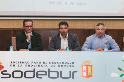 Javier Arroyo, Carlos Gallo y Raúl Gutiérrez durante la presentación de Burgos RoadBook.