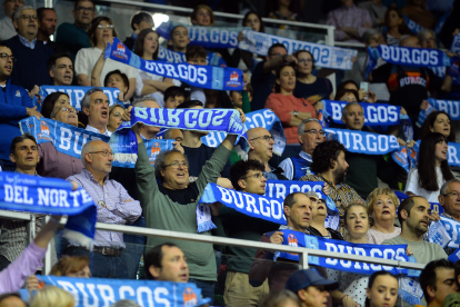 Imagen del público durante el partido entre el San Pablo Burgos y el Fuenlabrada.