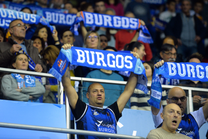 Imagen del público durante el partido entre el San Pablo Burgos y el Fuenlabrada.