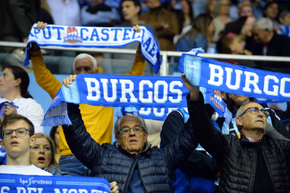 Imagen del público durante el partido entre el San Pablo Burgos y el Fuenlabrada.