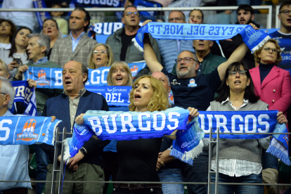 Imagen del público durante el partido entre el San Pablo Burgos y el Fuenlabrada.