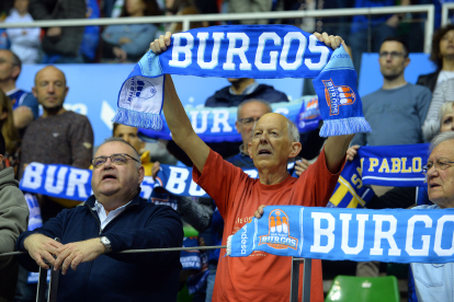 Imagen del público durante el partido entre el San Pablo Burgos y el Fuenlabrada.