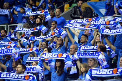 Imagen del público durante el partido entre el San Pablo Burgos y el Fuenlabrada.