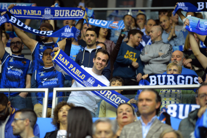 Imagen del público durante el partido entre el San Pablo Burgos y el Fuenlabrada.