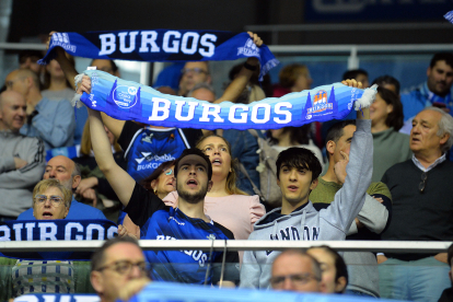 Imagen del público durante el partido entre el San Pablo Burgos y el Fuenlabrada.