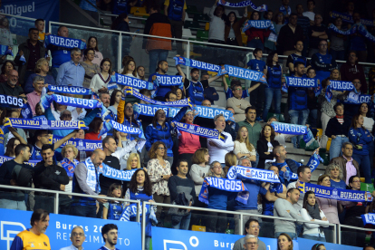 Imagen del público durante el partido entre el San Pablo Burgos y el Fuenlabrada.